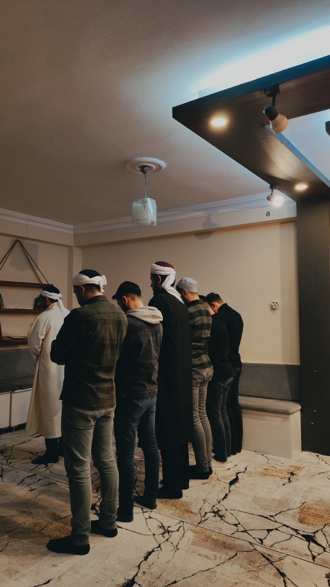 LemAlemResmi's tweet photo. Regaib gecemiz mübarek olsun. Cenab-ı Hak kemal-i keremiyle ve nihayetsiz refet ve şefkatiyle hakkımızda hayırlı eylesin, günahlarımızın affına vesile etsin. Amin, amin, amin 🤲 https://t.co/ZryZtBp0Xq