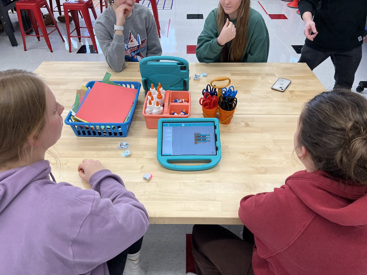 mrsemilybyers's tweet photo. The high school math club met today in our #AWSThinkBiGSpace to explore @SAMLabs and relate their challenge tasks to mathematical logic. So fun! @AlderHS #youmatterJA #PioneerTogether https://t.co/AFJnGIdY3w
