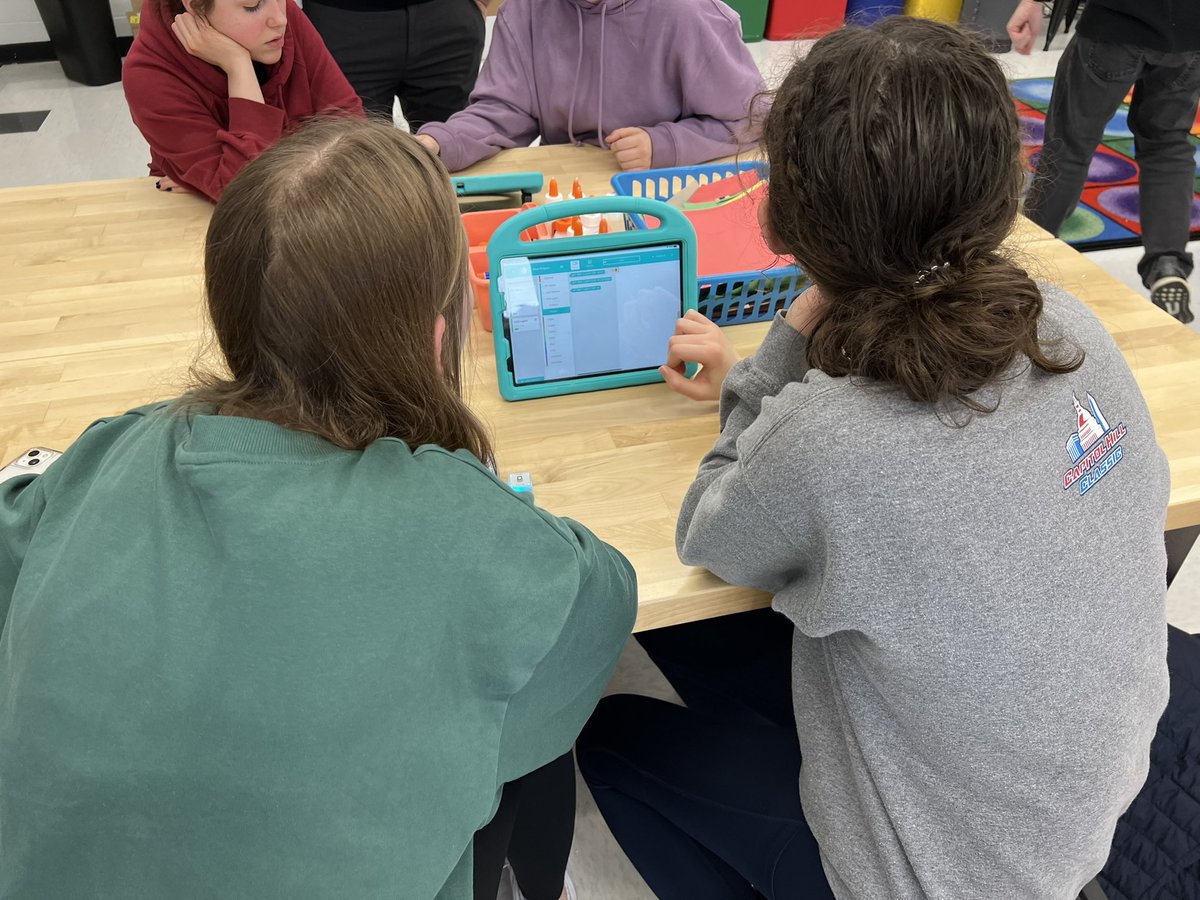 mrsemilybyers's tweet photo. The high school math club met today in our #AWSThinkBiGSpace to explore @SAMLabs and relate their challenge tasks to mathematical logic. So fun! @AlderHS #youmatterJA #PioneerTogether https://t.co/AFJnGIdY3w