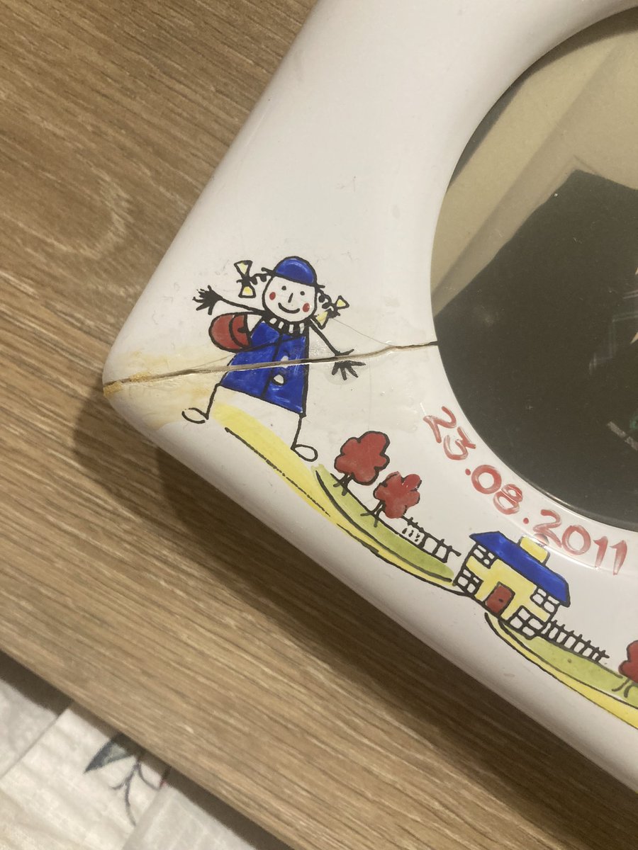 teamWorkstroke's tweet photo. Day 26 #TheJanuaryChallenge #SCMH_TJC
This frame has a photo of our wee girls 1st day at school. It’s not the 1st time it’s broken (as you can tell!) but I’m hoping that todays attempt to fix it will keep it going for a wee while again. Not stitched but mended nonetheless 💪♥️ https://t.co/DsUgvlGGxP