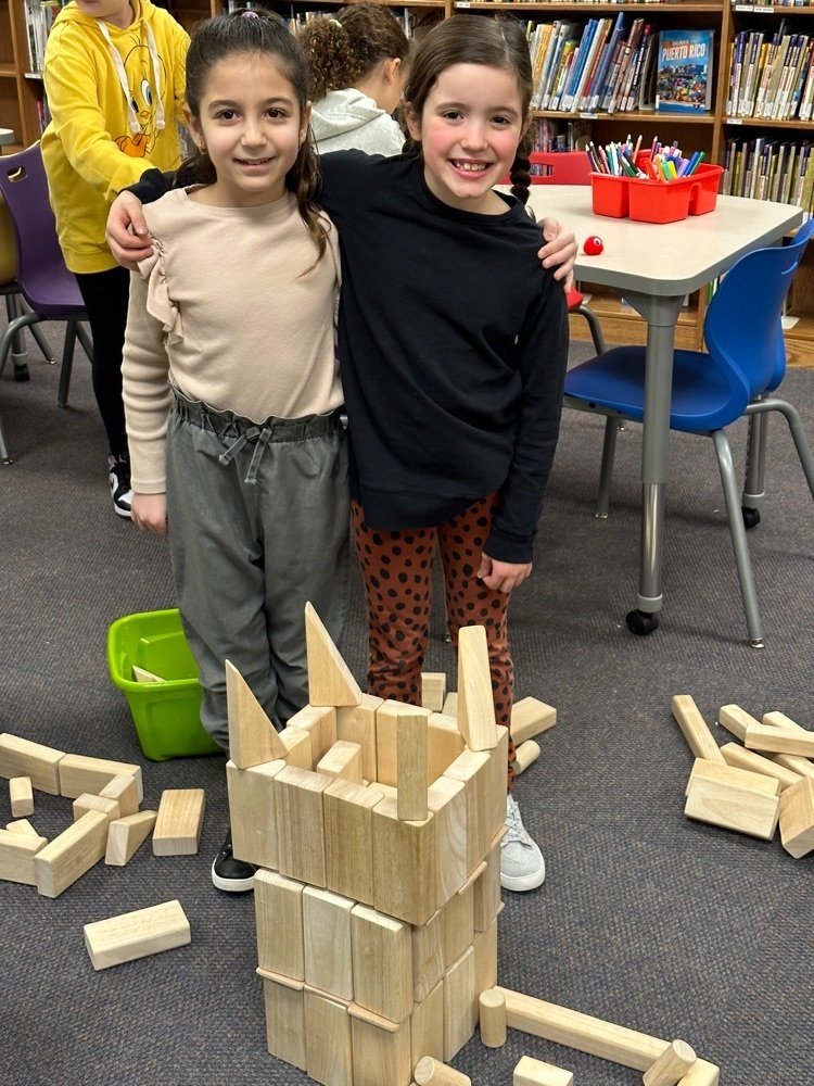WPSCoolidge's tweet photo. We had a lot of fun creating during our makerspace time in Media today! https://t.co/6IyaDyMPxf