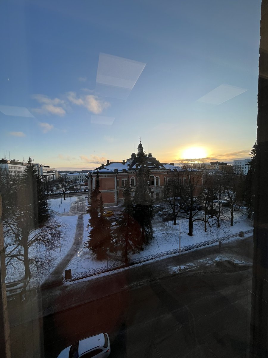 Asiakas tapaamiset on vaan niin Inspiroivia. Asiakkaan uusien toimitilojen näkymä kohti auringonlaskua, ei huono.