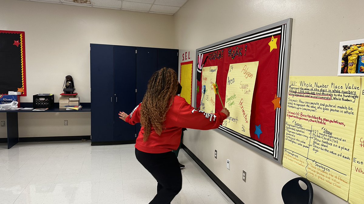 Litlovelogic's tweet image. A fun time was had today during At-Bats at @Hilliard_ES we had some great lessons &amp;amp; conversations and a whole lot of energy from K-5th. I love it here 🤩 #lead4wardstrategies #engage #reteach #model #showme @ErikaKimble @DemetriaBandyBr @Leigha_Curry7