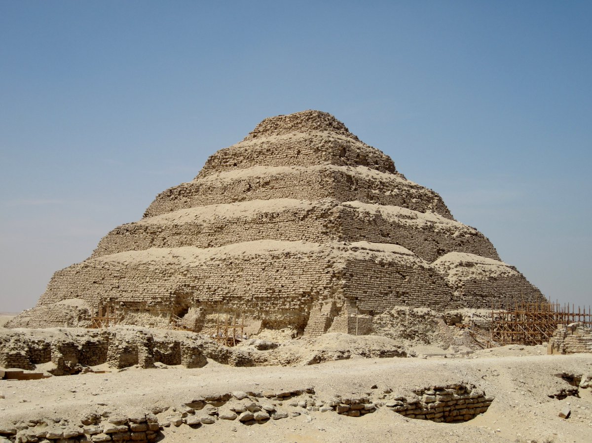 TV2000it's tweet photo. #Egitto Scoperta la #mummia più vecchia, risale a 4.300 anni fa
di un uomo chiamato #Hekashepes, ricoperta con una foglia d'oro, era in un sarcofago in uno scavo profondo 15 metri nella necropoli di #Saqqara
Eccezionale ritrovamento della squadra di Zahi #Hawass
#26gennaio https://t.co/bnvXhZclY8