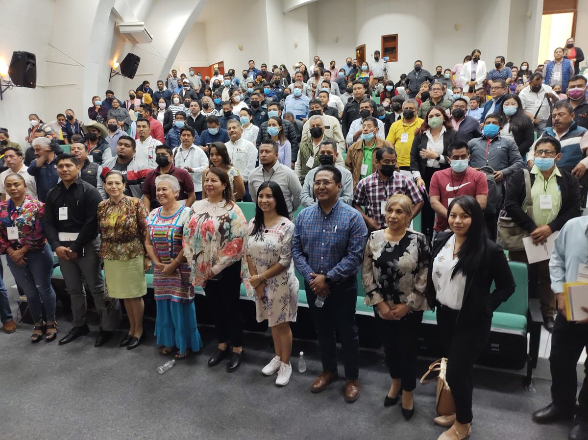 El día de hoy estuve presente en la inauguración del Segundo Foro Regional de Consulta para la Elaboración del Plan Estatal de Desarrollo 2022-2028, en la Universidad de la #Cañada, en Teotitlán de Flores Magón.
#UnPuebloTransformandoSuHistoria
#Oaxaca
