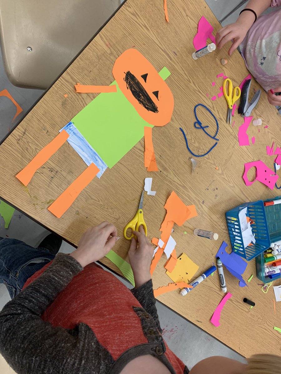 mrs_interdonato's tweet photo. Today in Kinder art: lovely hearts, a step-by-step plan for a cardboard rocket ship and a pumpkin person that inspired other collage people. @HorizonElem89 https://t.co/gqWLHndw8f