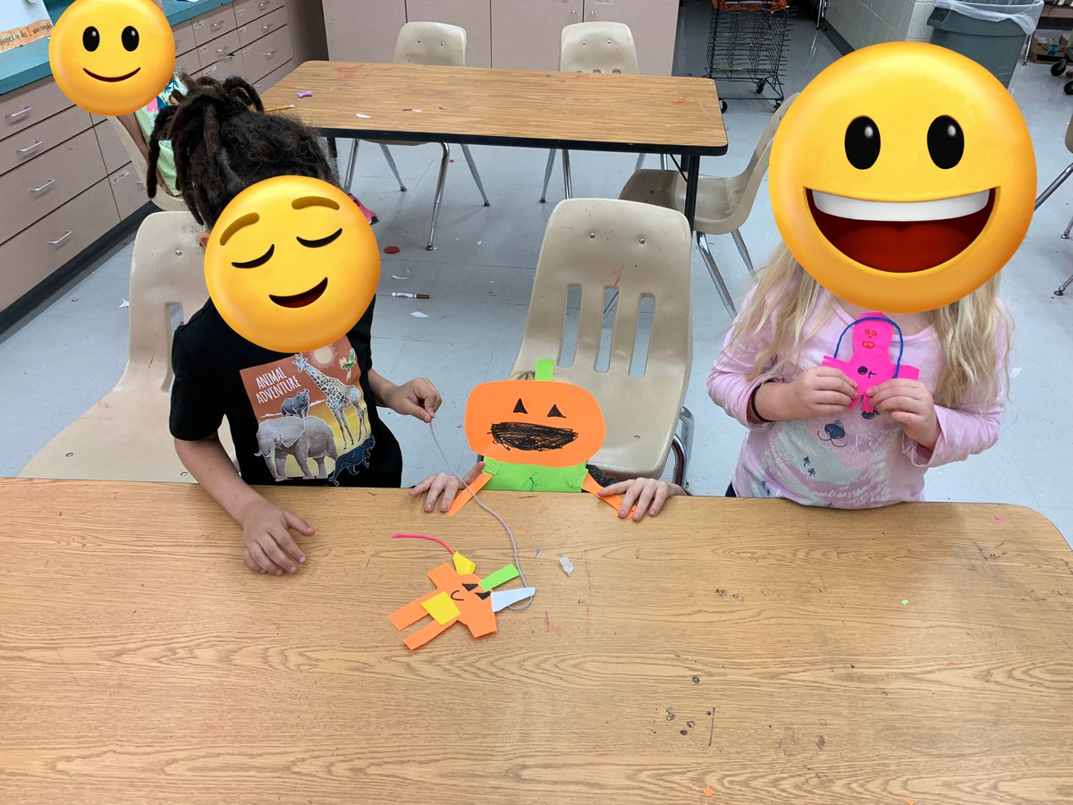 mrs_interdonato's tweet photo. Today in Kinder art: lovely hearts, a step-by-step plan for a cardboard rocket ship and a pumpkin person that inspired other collage people. @HorizonElem89 https://t.co/gqWLHndw8f