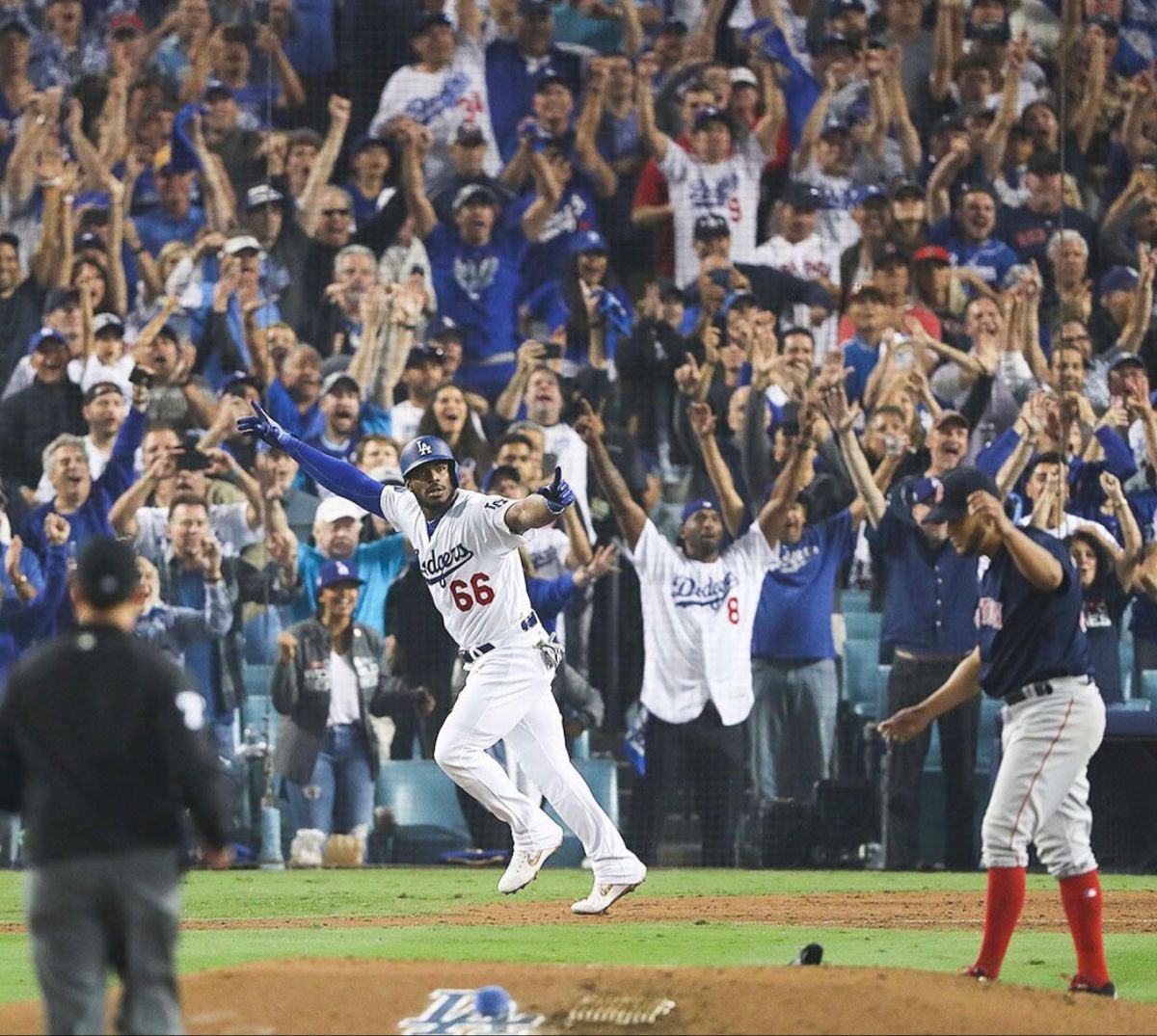 DeVriesBurner's tweet photo. 5 years later, this photo still lives on in Dodgers history.

Miss you, Kobe 😢 https://t.co/YSu6xHcQwQ
