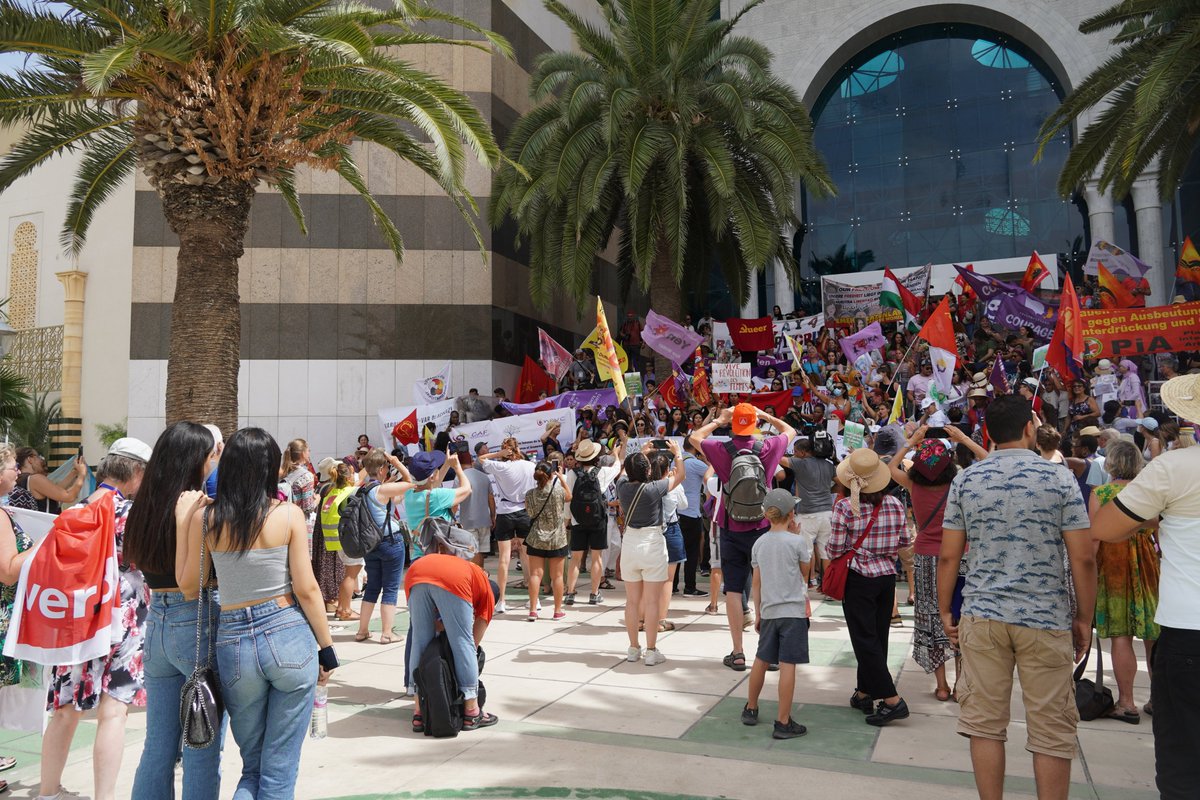 Achtung Terminänderung!
Einladung zur Nationalen Frauenversammlung in Deutschland zur Auswertung der Weltfrauenkonferenz der Basisfrauen in Tunis 2022
Sonntag, den 26.02.23
von 10 – 16 Uhr, Arbeiterbildungszentrum
Koststr. 8, 45899 Gelsenkirchen
#wwc2022
fvcourage.de/wp-content/upl…