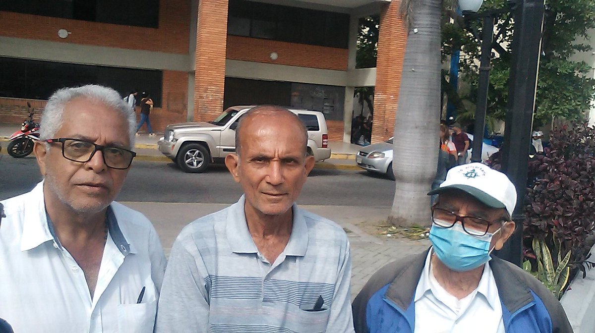 reportero53's tweet photo. Hoy en la Plaza el Encuentro en solidaridad con los Educadores. https://t.co/wzWwV2EMoQ