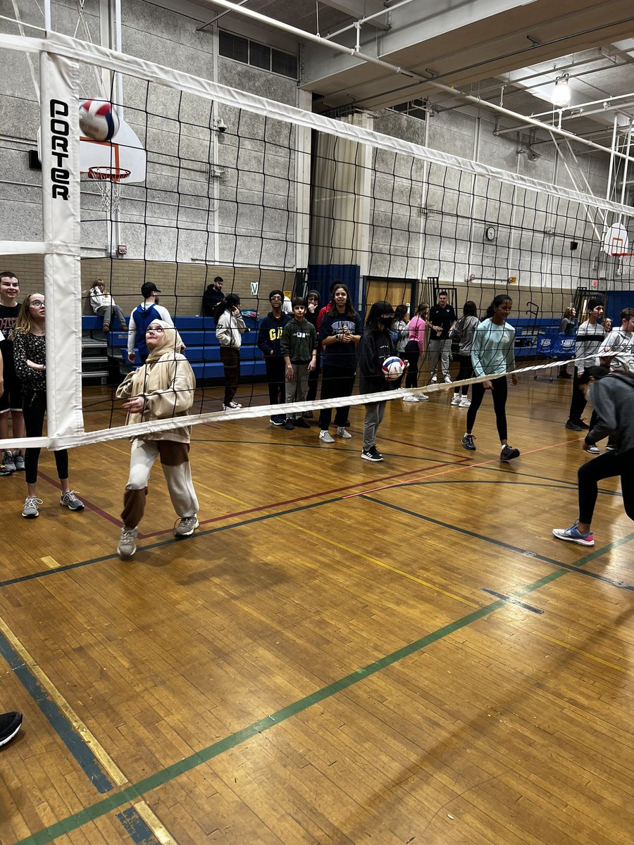 CoachShortle_PE's tweet photo. Thank you Coach Halpern &amp; @shakerboysvball for sharing your expertise and promoting your program to our SMS students today! @nccsdpe 🏐 https://t.co/AmGNrzETxI
