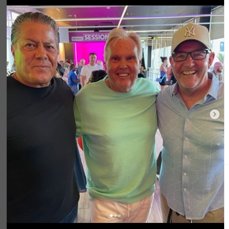 Foxy Cubist Artist tweet media