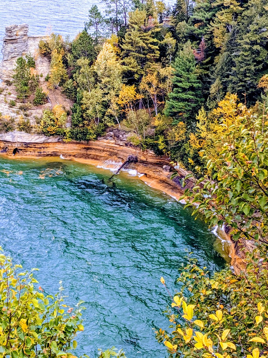 CIGLR_UM's tweet photo. Happy 186th Birthday, Michigan 🫱✋! What a beautiful place to call hoMe 🏠🌊
#HappyBirthday 🎉#GreatLakesState #WinterWonderland #AmericasHighFive #WolverineState #MittenState #WaterWinterWonderland @PureMichigan @PicturedRocksNL https://t.co/puxC20bTF8