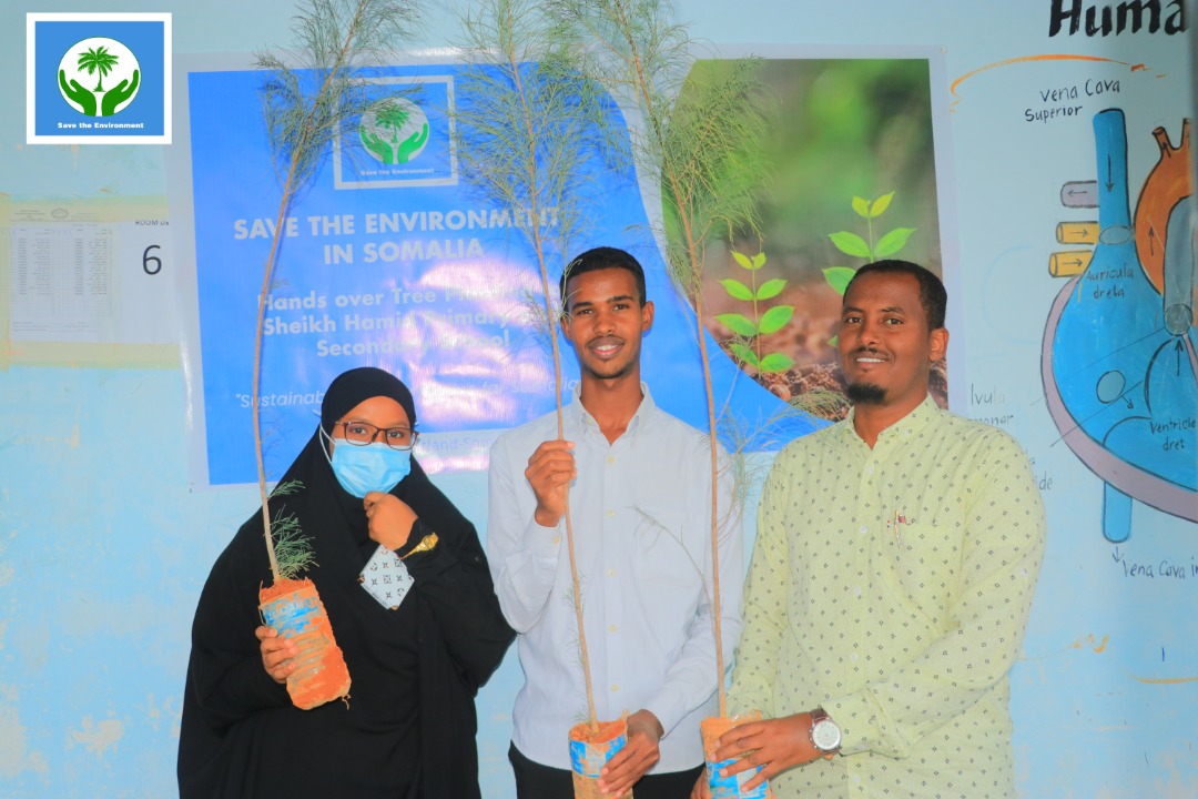 GECDF_org's tweet photo. Waxan galabta dhir🌱 loogu talagaly cagaarinta school-ka #Sheikh #Hamud #Primary and #Secondary #School #Garowe Ku wareejinay qayb Ka mida macalimiinta iyo ardayda school-ka.
@MoECC_Somalia @SwedeninSomalia @UNDPSomalia @HodderClimate
@MEP_Somalia @EUEnvironment @ejfoundation https://t.co/uHWe7dByh7
