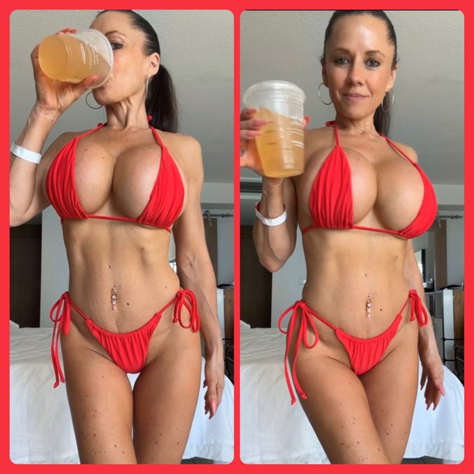 ReTweet if you&rsquo;d like to buy me a drink https://t.co/1pnnPGujHg<a href="/tag/playboybunny"class="tags"><span>#playboybunny</span></a><a href="/tag/babesquad"class="tags"><span>#babesquad</span></a><a href="/tag/playboycenterfold"class="tags"><span>#playboycenterfold</span></a>