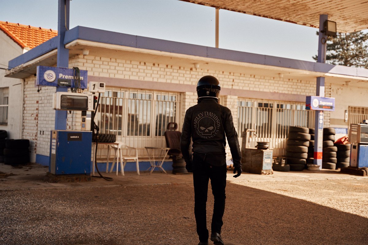 Gas ⛽️
Outsiders Motor, Co.

Credits:
📸 @ greenbastardhd 
👨🏾 @ imblackarrow 

#harleydavidson #harleyrider #motorcycle #rider #harleylife #custombike #harleyboy #outsiders #collective #company