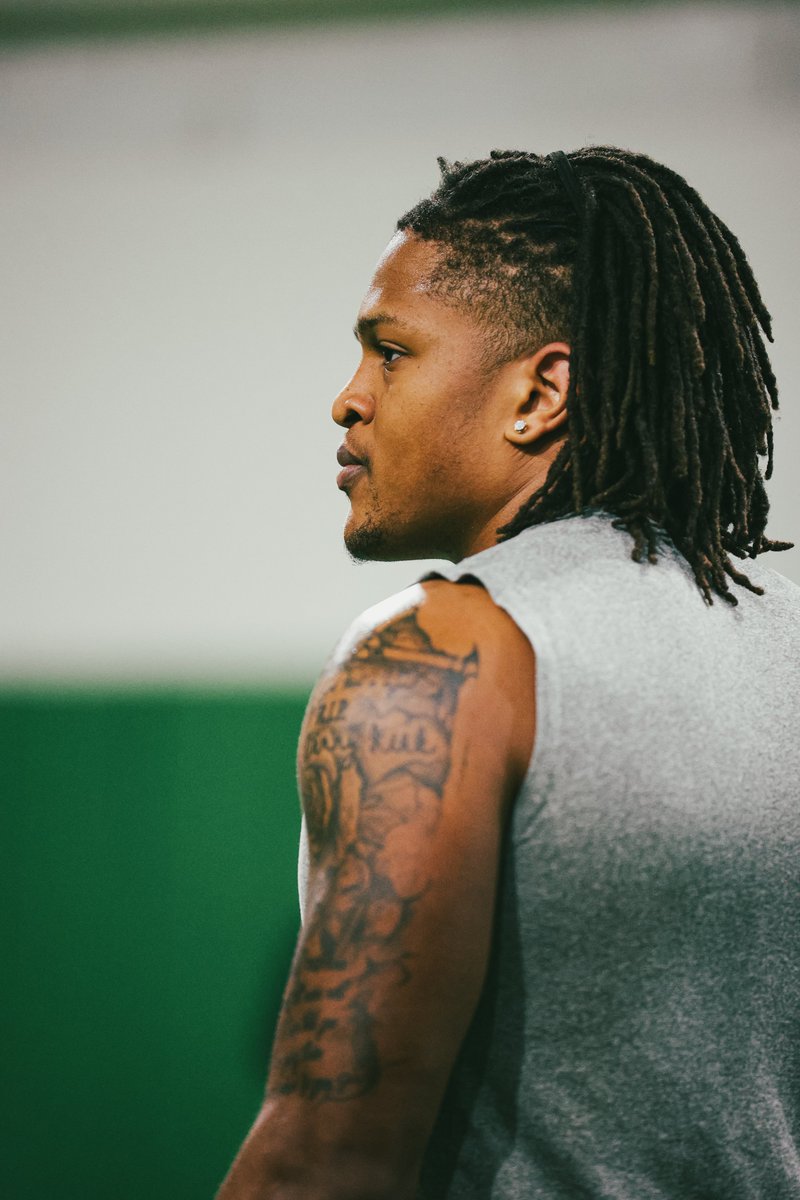 MeanGreenFB's tweet photo. Fight for the throne 🟢🦅

#GMG | #DisciplineOverDefault https://t.co/D2La2Et3lR