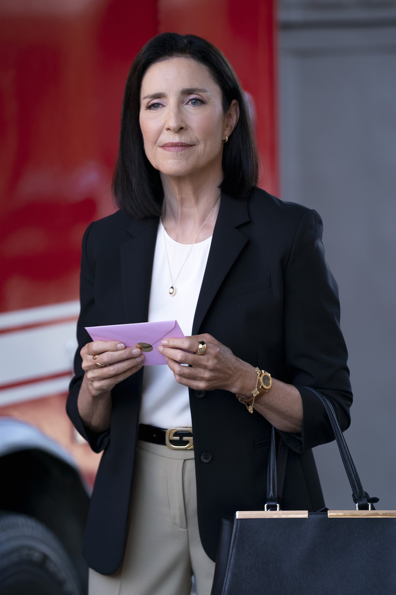 Spoiler: that card says HAPPY BIRTHDAY, MIMI ROGERS! 