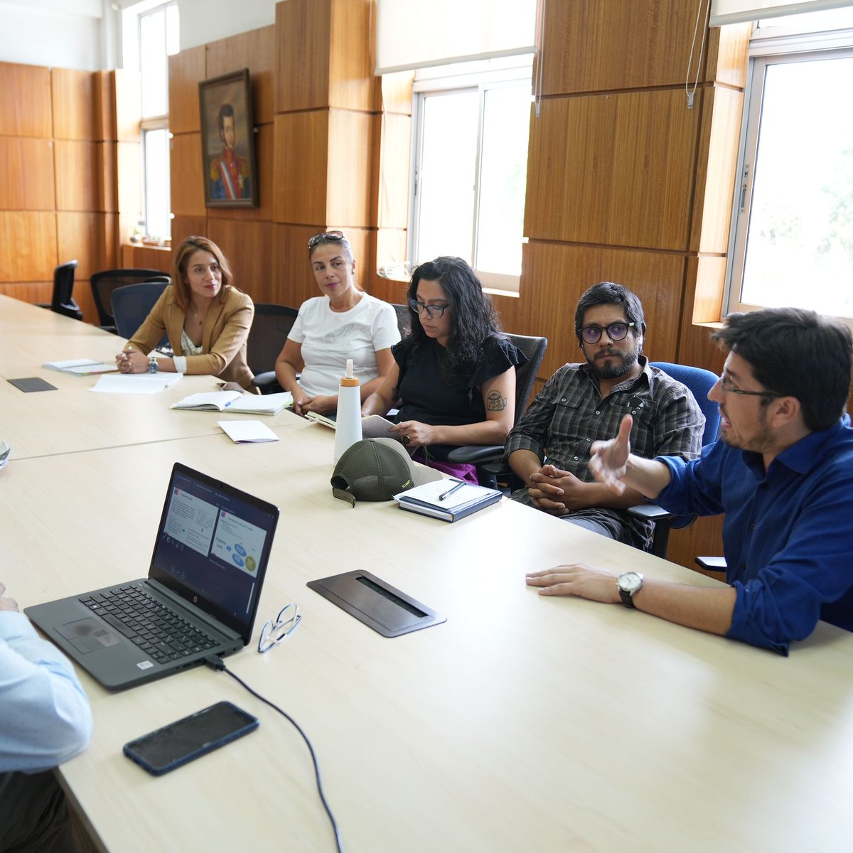 DPRNuble's tweet photo. El Delegado Presidencial @Gapraden lideró la reunión del #ProgramaLazos de la @SubPrevDelito . Esta instancia se enmarca en un convenio que tiene la Subsecretaría con la Municipalidad de #Chillán, por lo que actualmente se está trabajando para llegar a más comunas de #Ñuble https://t.co/H3xaUMHsDW