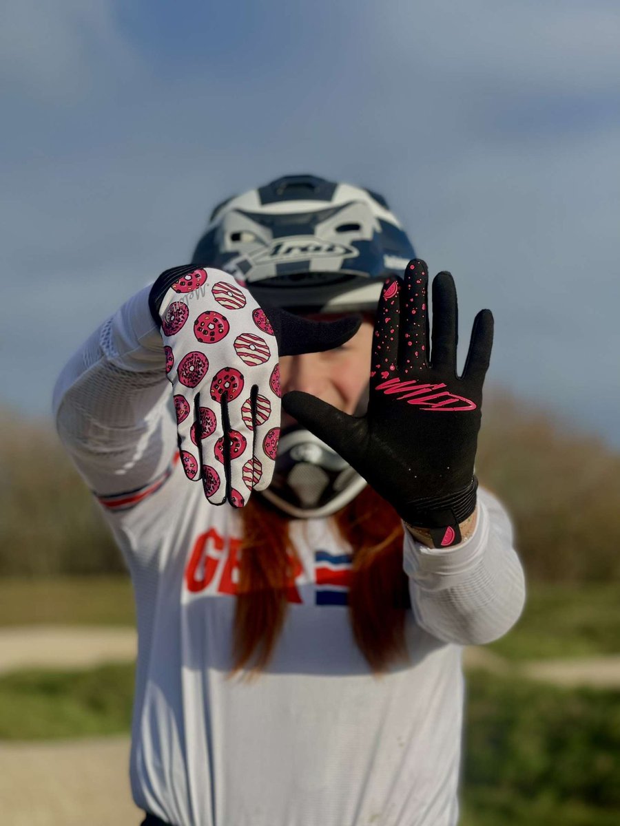 ABmx01's tweet image. Rocking the gloves from @melonoptics #gloves #newgloveday #bmx #Doncaster @bigbobblehats @steponsign @LboroFfS @KEvans26 @bloomy181 👊🏻👊🏻🍉🍉