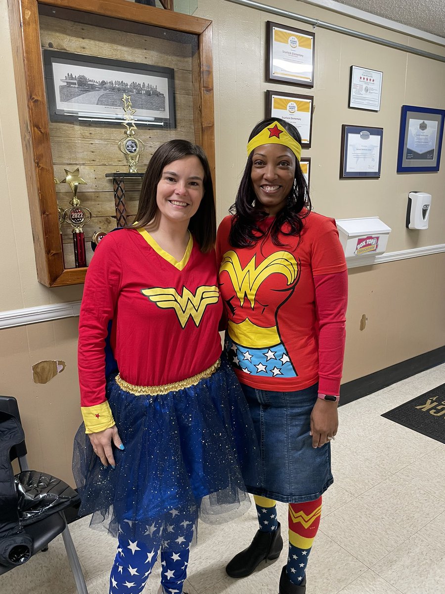 RoxanneH1006's tweet photo. Wonder Woman was popular today around the Scurlock Campus @HaileyLatonia @scurlock_music  #SchoolChoiceWeek #superheroday #WonderWoman #EveryJourneyHasAGreatStory @Scurlockbears https://t.co/exixFpVgFv