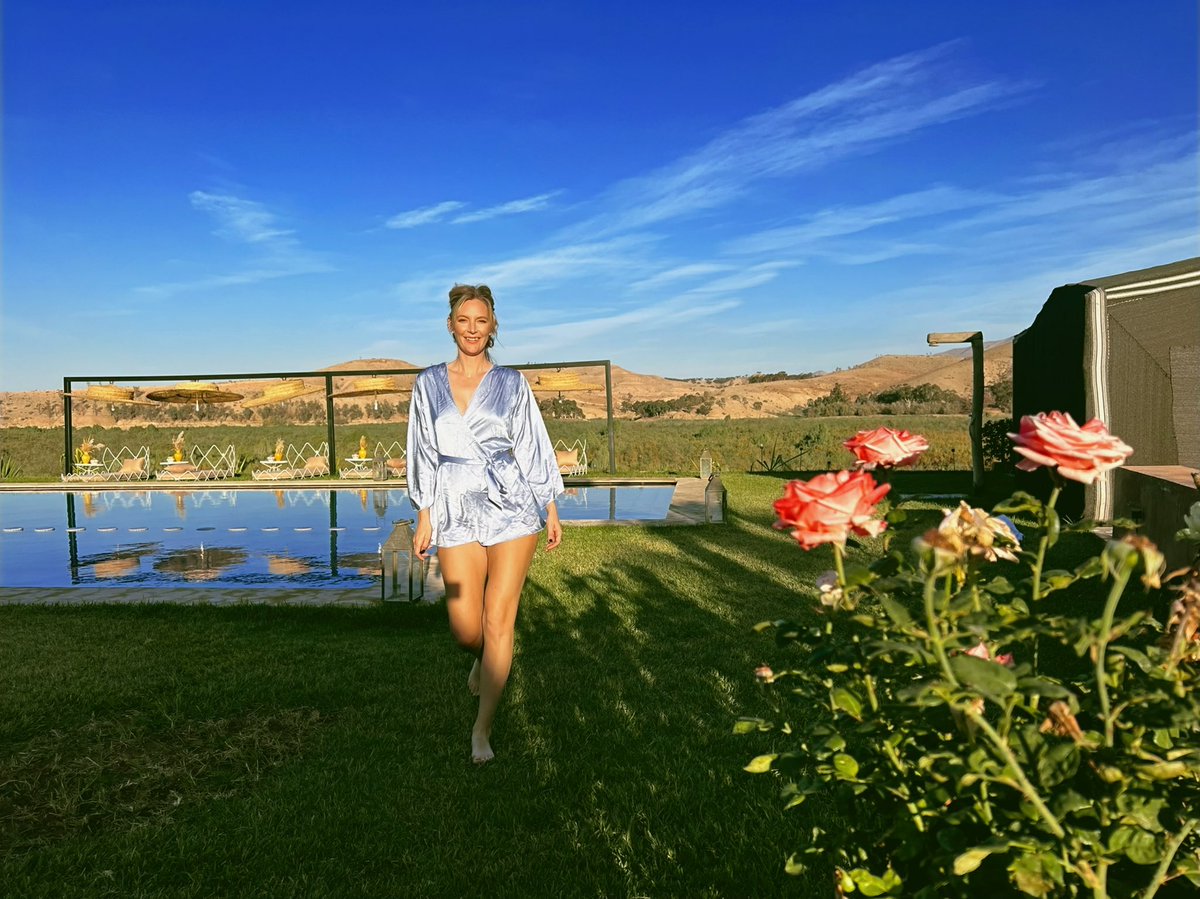 Mona Wales on Twitter "Sharing intimate photos from my recent travels