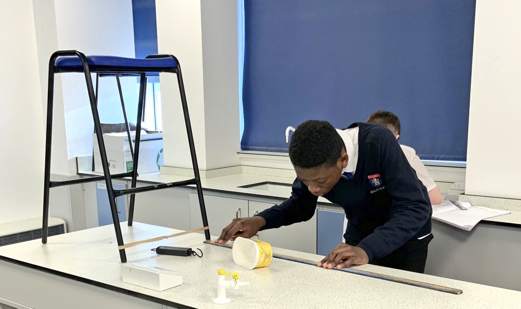 Mrs Finselbach's Year 8 iDiscover class have been completing practical work during today's lesson. Here they are making accurate measurements of stopping distances. @Olchfaschool #STEM #STEMeducation #curriculumforwales #ambitiousandcapable