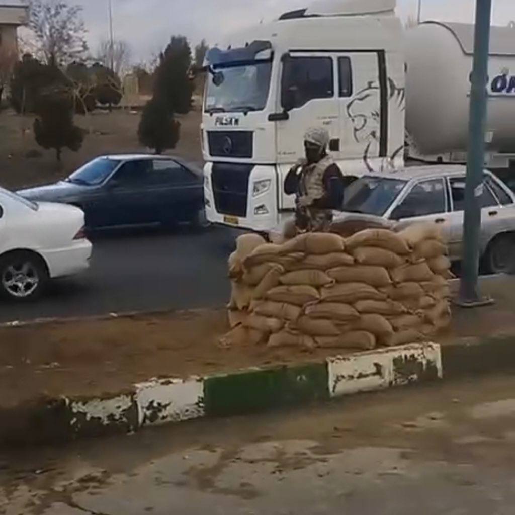 مدن بلوشستان  النظام الوحشى المجرم يحول مدن بلوشستان إلى معسكرات خوفا من يوم الجمعه
#انتفاضة_حتى_إسقاط_النظام