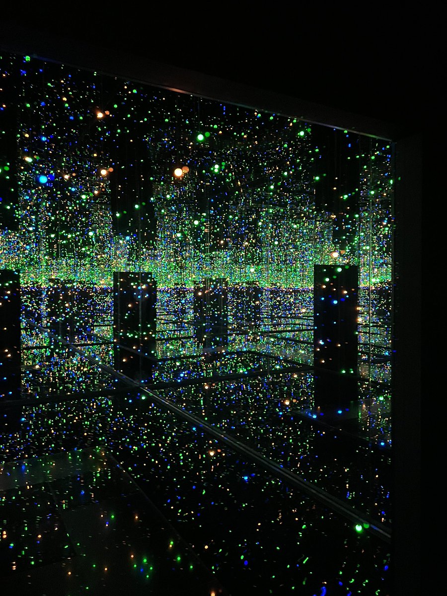 AmericanPie88's tweet photo. Infinity Mirrors at the @Tate was incredible ✨✨#YayoiKusama #InfinityMirrors https://t.co/dxe8eSxQq0