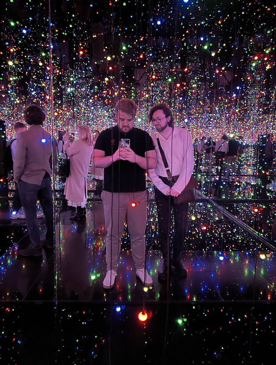 AmericanPie88's tweet photo. Infinity Mirrors at the @Tate was incredible ✨✨#YayoiKusama #InfinityMirrors https://t.co/dxe8eSxQq0