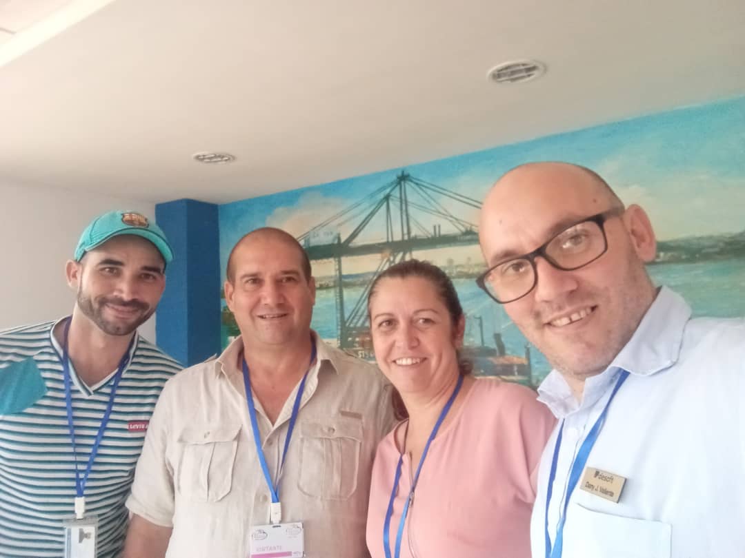 DesoftHab's tweet photo. #DesoftLaHabana, ajustando sus proyectos para la mejora continua de sus procesos. Esta vez desde la Terminal de Contenedores del Mariel revisando el trabajo hasta ahora y definiendo los próximos pasos con el #ZoomLcOdoo
#DesoftInformatiza https://t.co/IDfz9eaWAp