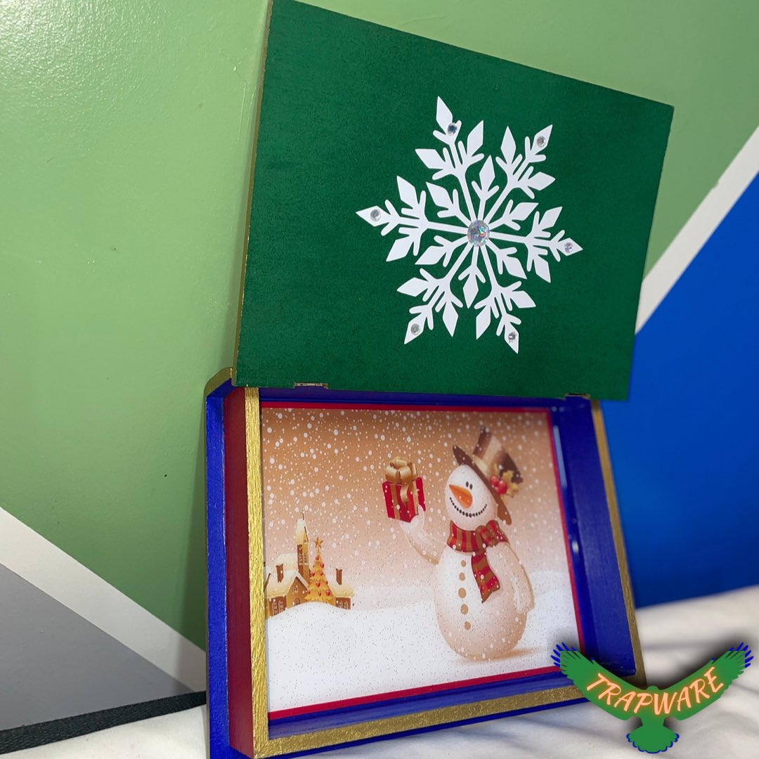 trap_ware's tweet image. 🎄🎅🏾❄️⛄️

Get into this personalized Christmas themed keepsake box 🔥

We love how this turned out! On a scale of 1-10, how did we do? 👀

Personalize a BookPack, and much more, on our website, or shoot us a DM‼️

🌍: Trap-ware.com‼️

#Resin #resinartist #resinartwork