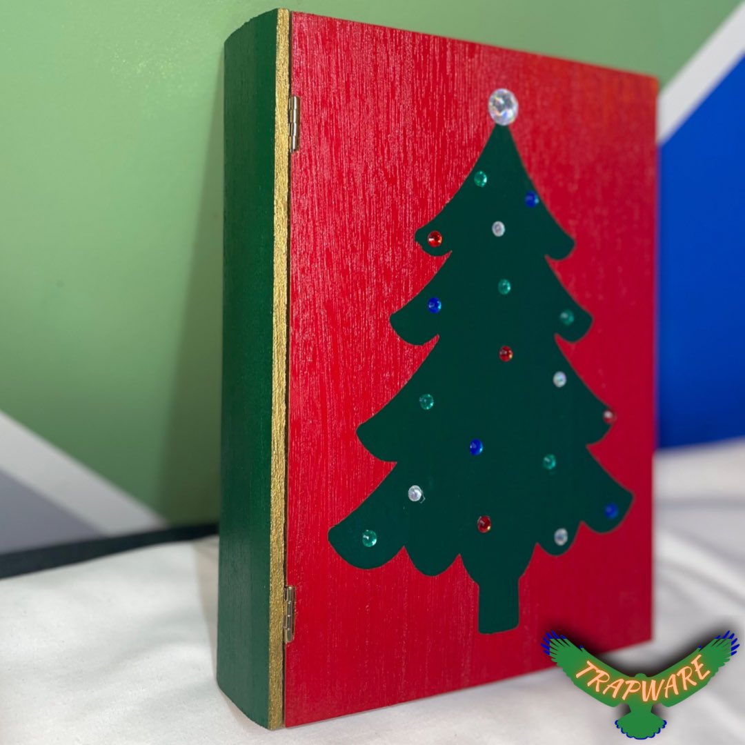 trap_ware's tweet image. 🎄🎅🏾❄️⛄️

Get into this personalized Christmas themed keepsake box 🔥

We love how this turned out! On a scale of 1-10, how did we do? 👀

Personalize a BookPack, and much more, on our website, or shoot us a DM‼️

🌍: Trap-ware.com‼️

#Resin #resinartist #resinartwork