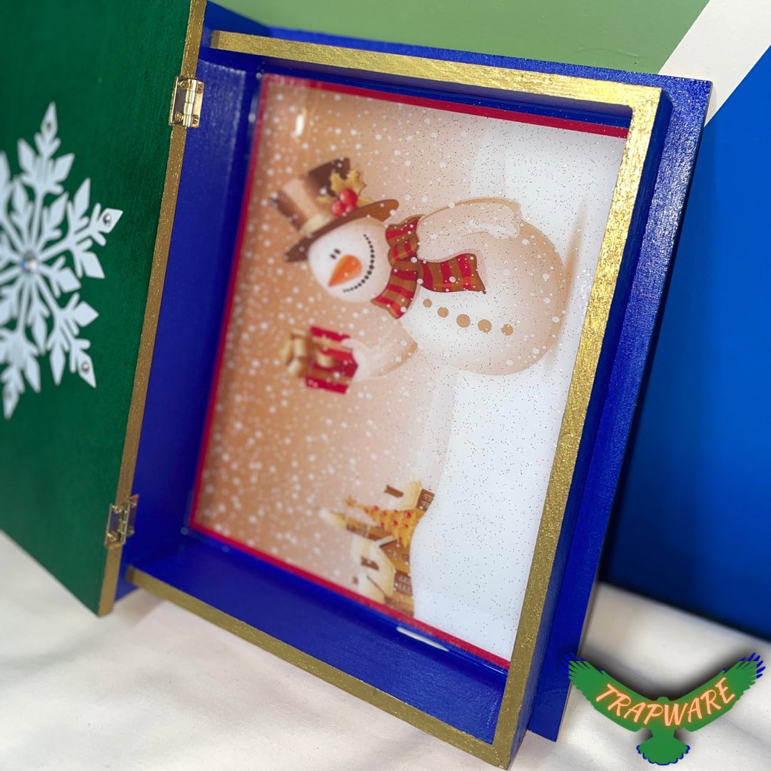 trap_ware's tweet image. 🎄🎅🏾❄️⛄️

Get into this personalized Christmas themed keepsake box 🔥

We love how this turned out! On a scale of 1-10, how did we do? 👀

Personalize a BookPack, and much more, on our website, or shoot us a DM‼️

🌍: Trap-ware.com‼️

#Resin #resinartist #resinartwork