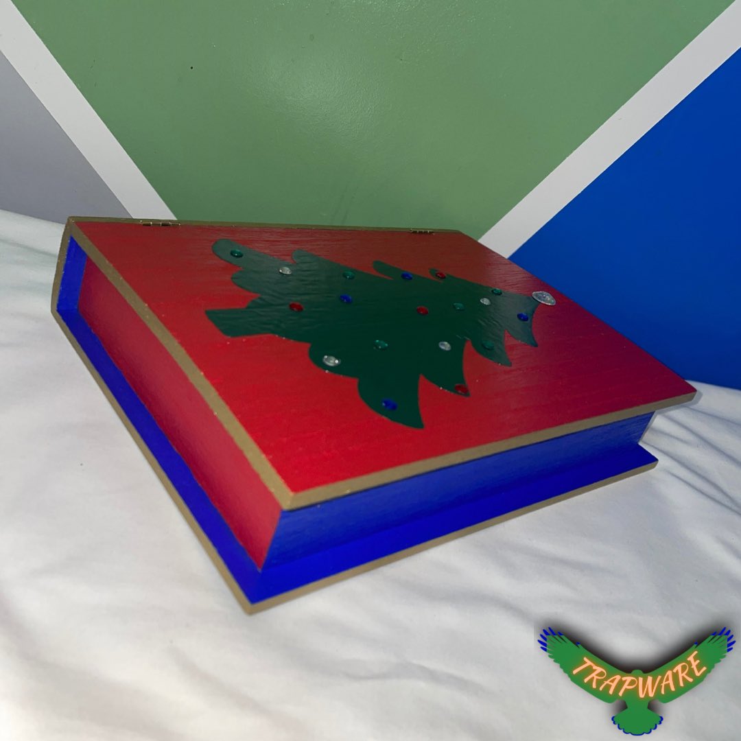 trap_ware's tweet image. 🎄🎅🏾❄️⛄️

Get into this personalized Christmas themed keepsake box 🔥

We love how this turned out! On a scale of 1-10, how did we do? 👀

Personalize a BookPack, and much more, on our website, or shoot us a DM‼️

🌍: Trap-ware.com‼️

#Resin #resinartist #resinartwork