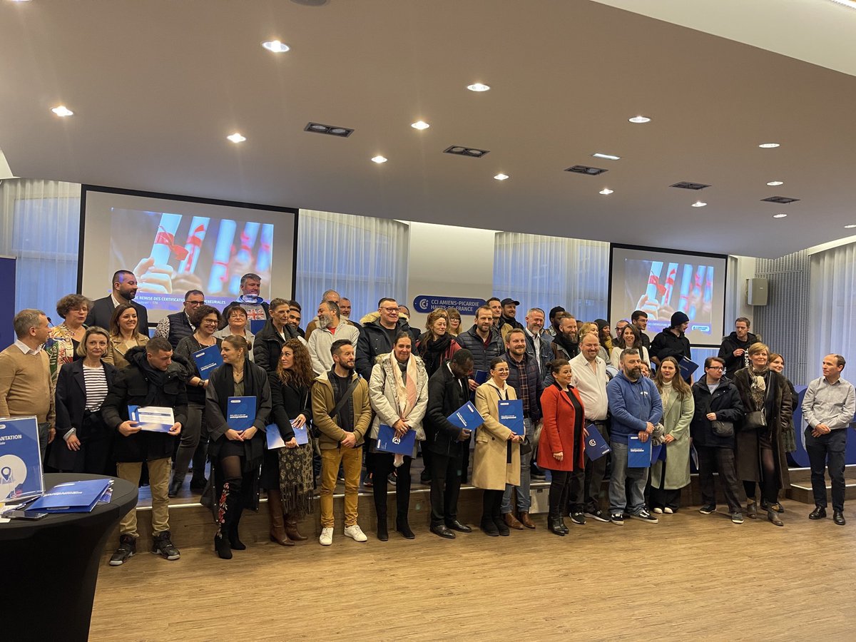 Studio_Zeplin's tweet image. Remise des diplômes pour les participants à la formation « 15 jours pour entreprendre » de la @CCIAmiens Une expérience enrichissante de pouvoir faire partie du jury. Bravo à tous les participants pour leur implication, et bonne chance dans leurs projets entrepreneuriaux !