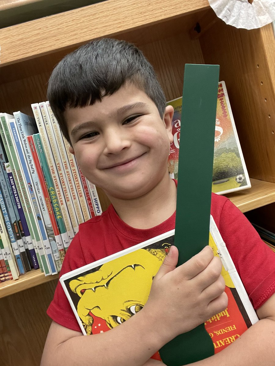 MrsG_bookworm's tweet photo. Happy National shelfie day!!! Taking selfies with our favorite books! @NISDMead @NISDLib https://t.co/KI0ADc8cuI