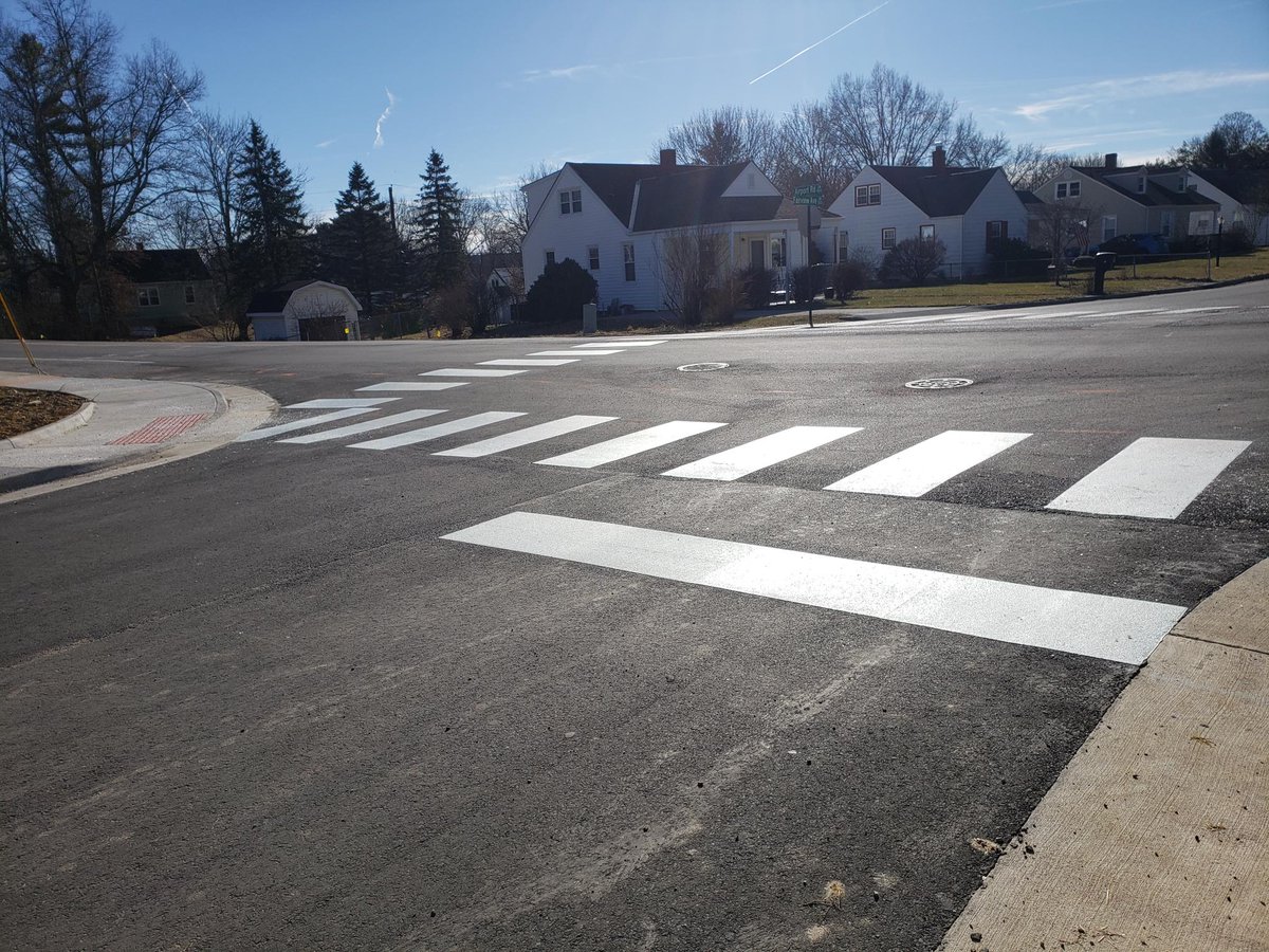 berryridgeva's tweet photo. Community update

Crosswalk and stop lines have gone in.

#blacksburg #blacksburgva https://t.co/Yz40zUlQQu
