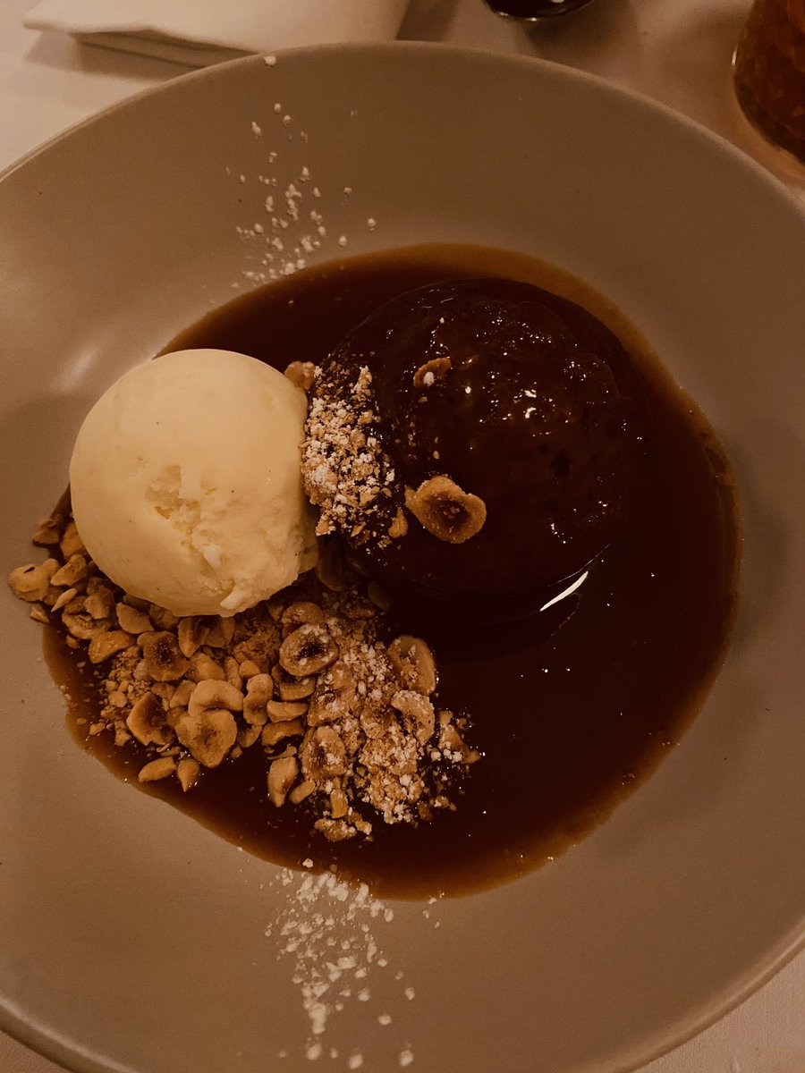 julesroe83's tweet photo. @MichaelsCoDub I only went for the sticky toffee pudding 🤤🤤 https://t.co/6RmBDHTdBF