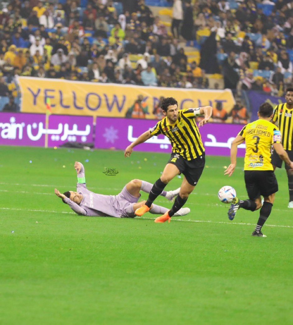 SA14_8's tweet photo. #الاتحاد_النصر 
#الساطي 💛🖤🤫 https://t.co/e4E4fJSwTo