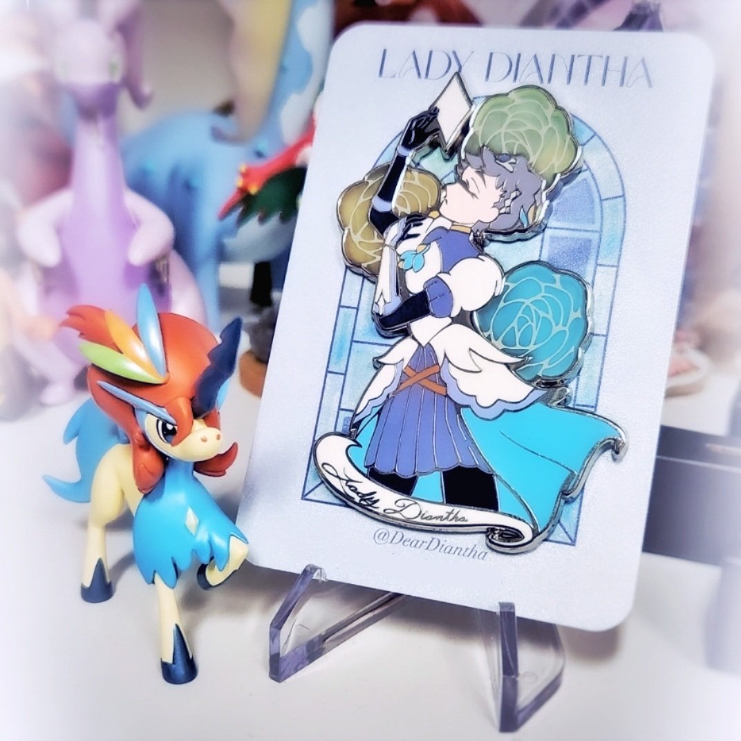 💌 Backing cards came in today! Ended up having to print them at a custom size so the Diantha pins could fit, but ✨️🥺💙

This is how they'll look! Can't quite see it here, but they're also pearlescent, giving the stained glass design an subtle shine! ✨️
