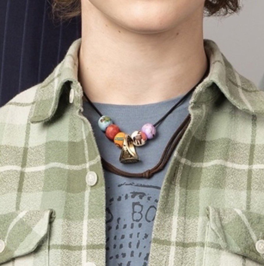 NewestOlympian's tweet image. wait… ENHANCE.