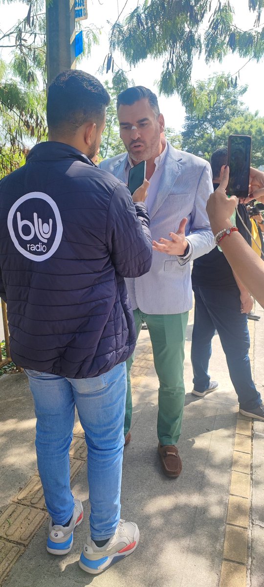 BenjumeaLema's tweet photo. Gracias a todos los medios que se acogieron a la iniciativa y nos acompañaron en la rueda de prensa en pro de la #vida y el BIEN/ESTAR de los habitantes de la Unidad Residencial #Atavanza y aledaños. Es importante tomar acciones preventivas para evitar futuras tragedias 🙏🏻 https://t.co/tcTLwNjUCs