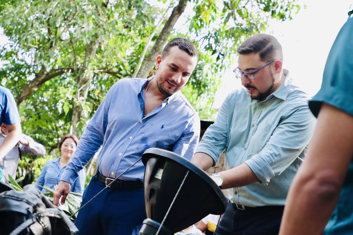 CesarGodoyNi's tweet photo. Los biodigestores, permiten ahorrar en agua, y brinda gas para uso en cocina. Contribuye al ahorro de la economía, y es amigable con el ambiente. ♻️🌎
Gracias al presidente @CastanedaCJorge, de @AutoridadAguaSV, por el donativo. 🔥🚰
📍Comunidad Corinto Hacienda. https://t.co/rgDaVSRWlZ