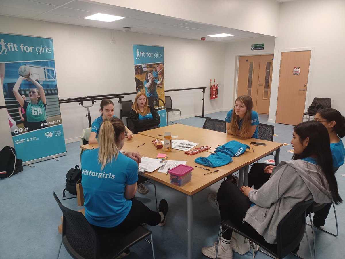 michellelivi's tweet photo. Great discussion from #ActiveGirls Committee tonight at #FitForGirls  workshop delivered by @rsinger2208_      Looking forward to prt 2 hearing the girls stories and plans for #positivechange for girls in Aberdeen. https://t.co/gyuAG2nEoY