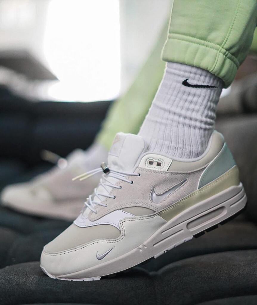 GetSwooshed tweet media