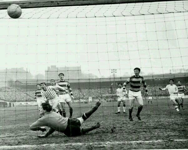 1885Dunfermline's tweet photo. Alex Ferguson

The Pars signed him in the summer of 1964 from St Johnstone, and he went on to be top goalscorer during the 1965/66 season with a total of 45 goals in all competitions, a clinical striker and a True Par 

1964-1967
Apps: 89 
Goals: 66 https://t.co/AHqgcpluSd