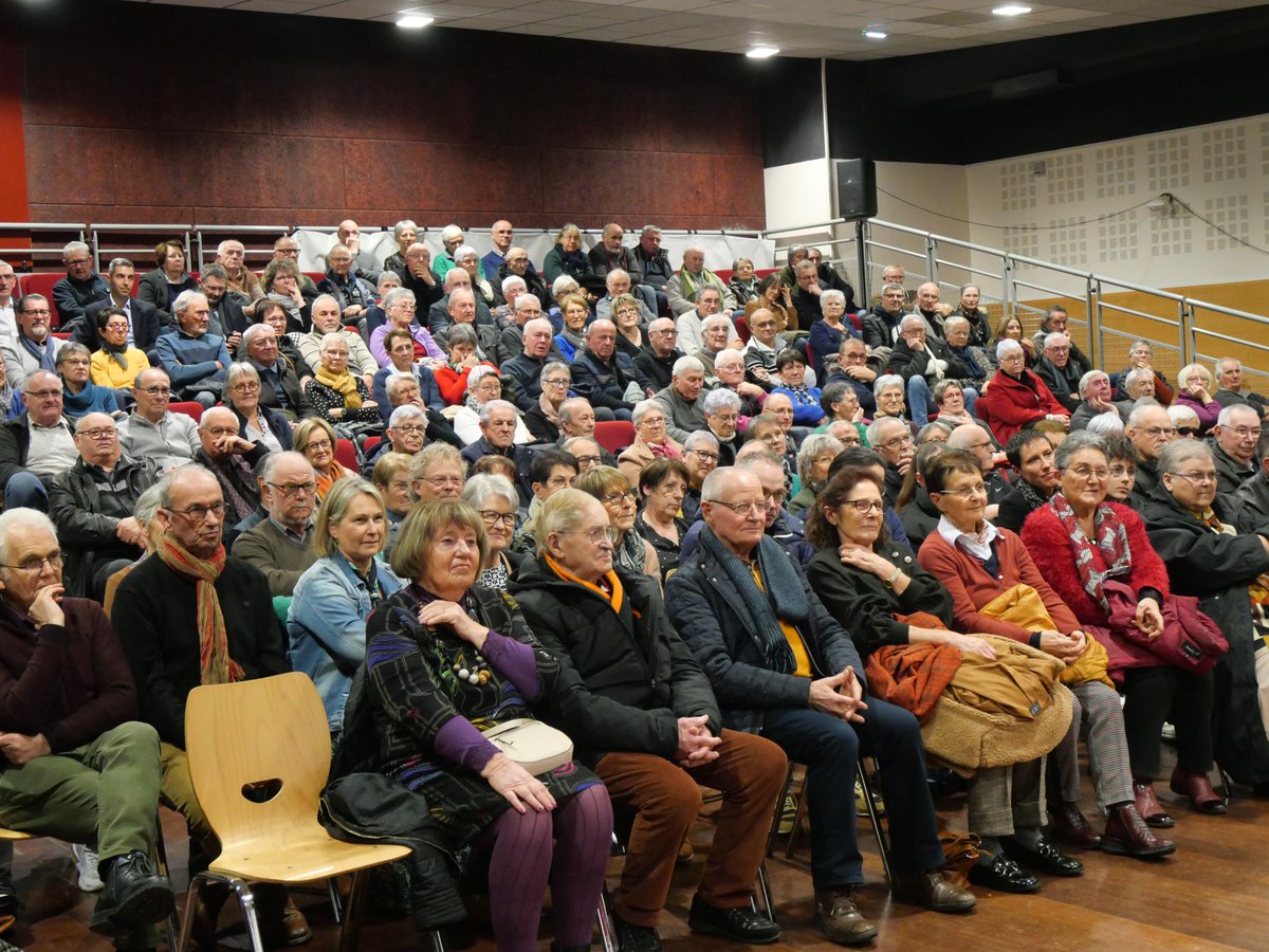 chateau_gontier's tweet photo. En soutien à #MobileIT le Pays de #ChateauGontier a racheté le local de l'association
➡️Un beau cadeau pour les 15 ans de ce service d'accompagnement de #transport des personnes à mobilité réduite qui repose sur "une énorme aventure humaine" d'une centaine de #bénévoles🤲 https://t.co/cE2W31bazZ