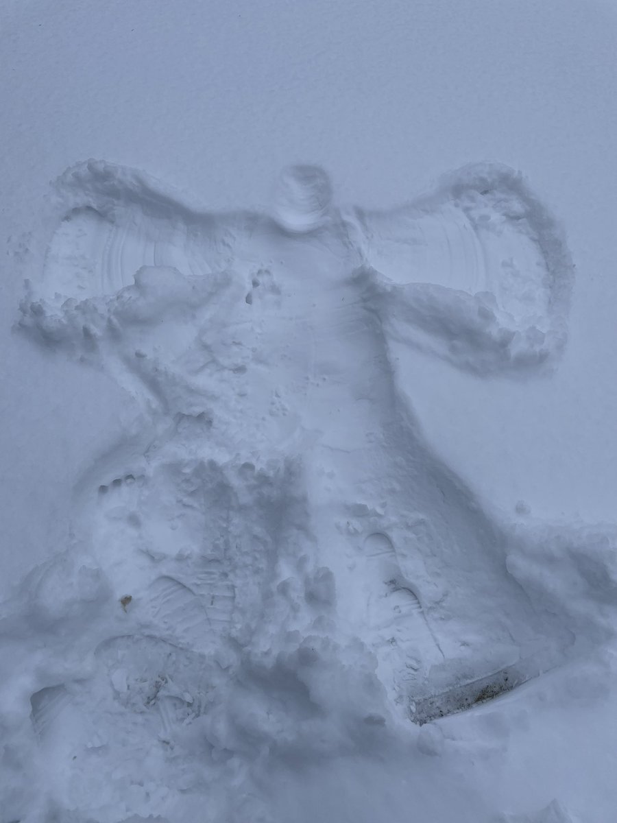 mhspeaker's tweet image. Walking my talk! I made a ❄️ Angel! I don’t recall even being taught how to get up from making a snow Angel 😂🤣! #SelfCare #WhatBringsMeJoy #Invigorating #ClothesNowInDryer #HonourMyWordToMyself