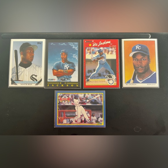 KSSportsCards1's tweet photo. So good I had to share! Check out all the items I'm loving on @Poshmarkapp from @CollectibleRare #poshmark #fashion #style #shopmycloset #topps: https://t.co/6bLGu6zMKS https://t.co/3VyznxjU9b